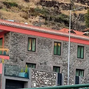  Vakantiehuis Chale Esmeralda - Charming In Calheta Portugal